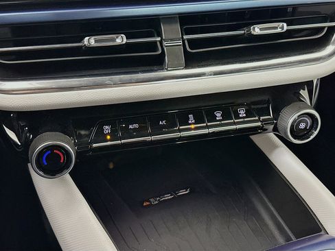 Used 2025 Chevrolet Equinox EV LT image 22