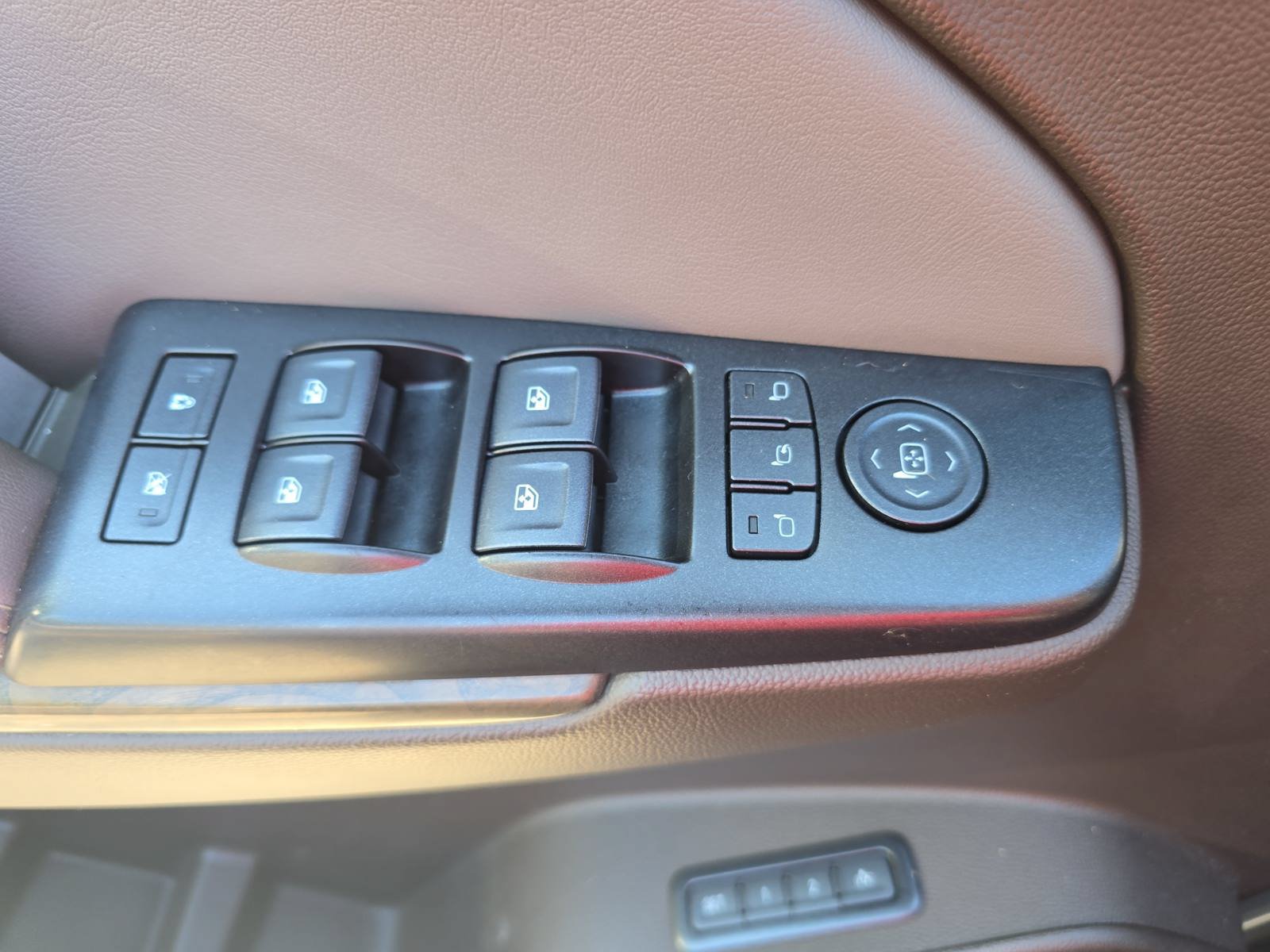 Used 2018 GMC Yukon Denali w/ Open Road Package AWD/4WD image 29