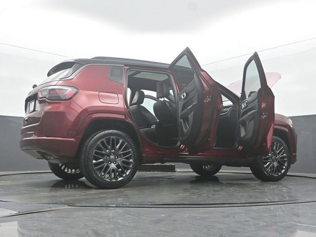 Used 2022 Jeep Compass High Altitude AWD/4WD image 59