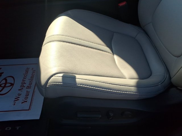 Used 2025 Honda Pilot EX-L image 14