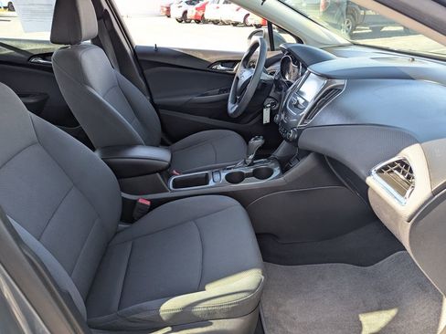 Used 2018 Chevrolet Cruze LT FWD image 31