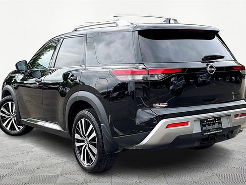 Used 2024 Nissan Pathfinder Platinum image 11
