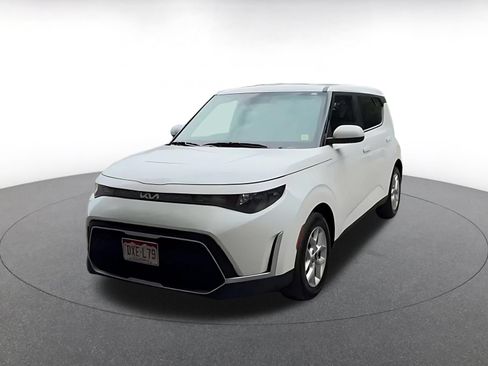 Used 2025 Kia Soul LX w/ LX Technology Package FWD image 7
