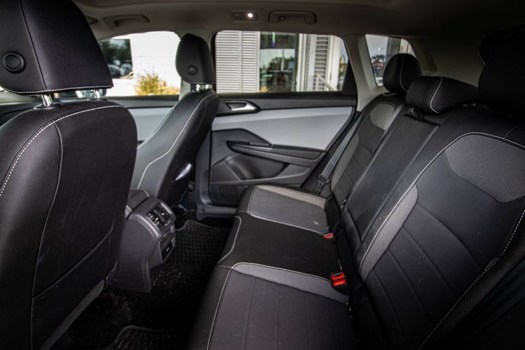 Certified 2023 Volkswagen Taos SE w/ Panoramic Sunroof Package FWD image 25