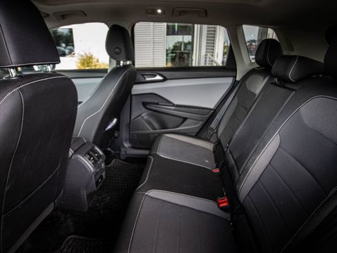 Certified 2023 Volkswagen Taos SE w/ Panoramic Sunroof Package FWD image 25