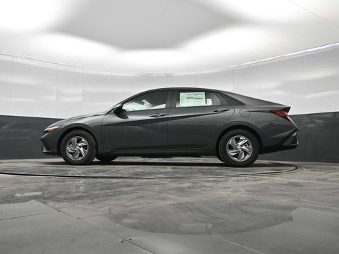 New 2026 Hyundai Elantra SE image 32