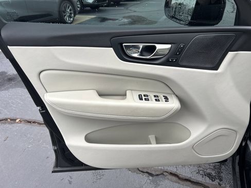 Used 2022 Volvo XC60 B5 Inscription w/ Advanced Package image 3