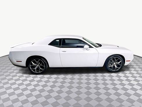 Used 2016 Dodge Challenger SXT image 11