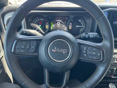 Used 2024 Jeep Wrangler Unlimited AWD/4WD image 16