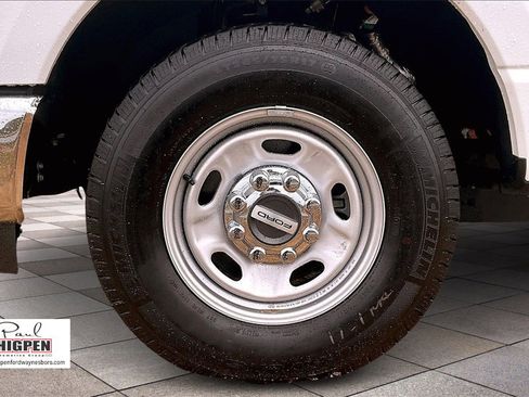 Used 2025 Ford F250 XL w/ XL Chrome Package image 9