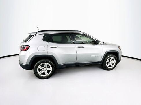Used 2023 Jeep Compass Latitude image 10
