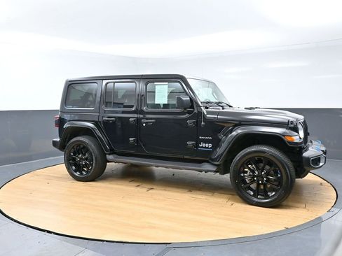 Used 2023 Jeep Wrangler Unlimited Sahara w/ Cold Weather Group AWD/4WD image 13