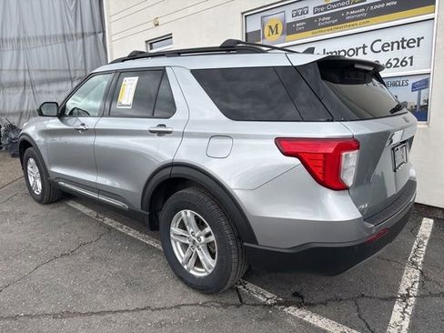Used 2023 Ford Explorer XLT w/ Equipment Group 202A AWD/4WD image 2