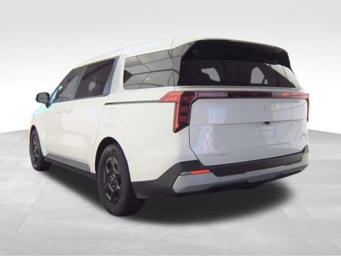 Used 2025 Kia Carnival image 5