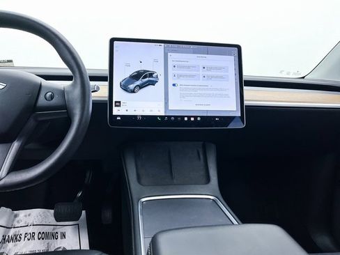 Used 2021 Tesla Model Y Long Range image 9