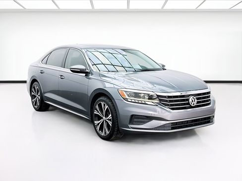 Used 2022 Volkswagen Passat 2.0T SE FWD image 3