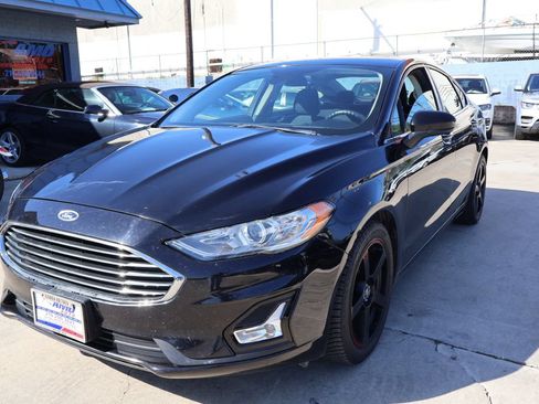 Used 2019 Ford Fusion SE AWD/4WD image 3
