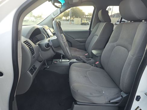 Used 2020 Nissan Frontier SV w/ Midnight Edition Floor Mats RWD image 4