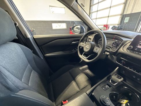 Certified 2024 Nissan Rogue SV image 7