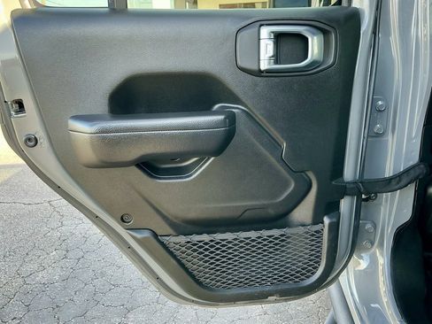 Used 2022 Jeep Wrangler Unlimited Sport image 30