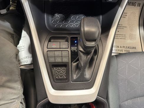 Used 2025 Toyota RAV4 XLE AWD/4WD image 32