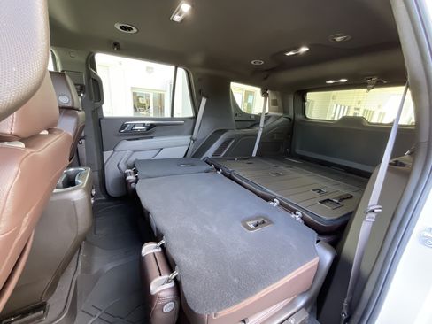 Used 2026 Chevrolet Tahoe LS RWD image 32