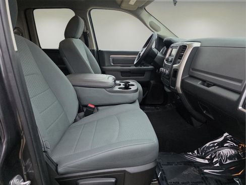 Used 2017 RAM 1500 Classic SLT image 32