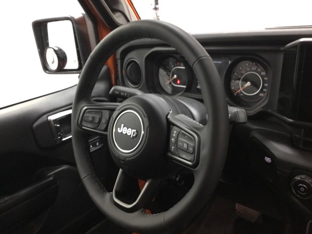 Used 2025 Jeep Gladiator Mojave AWD/4WD image 36