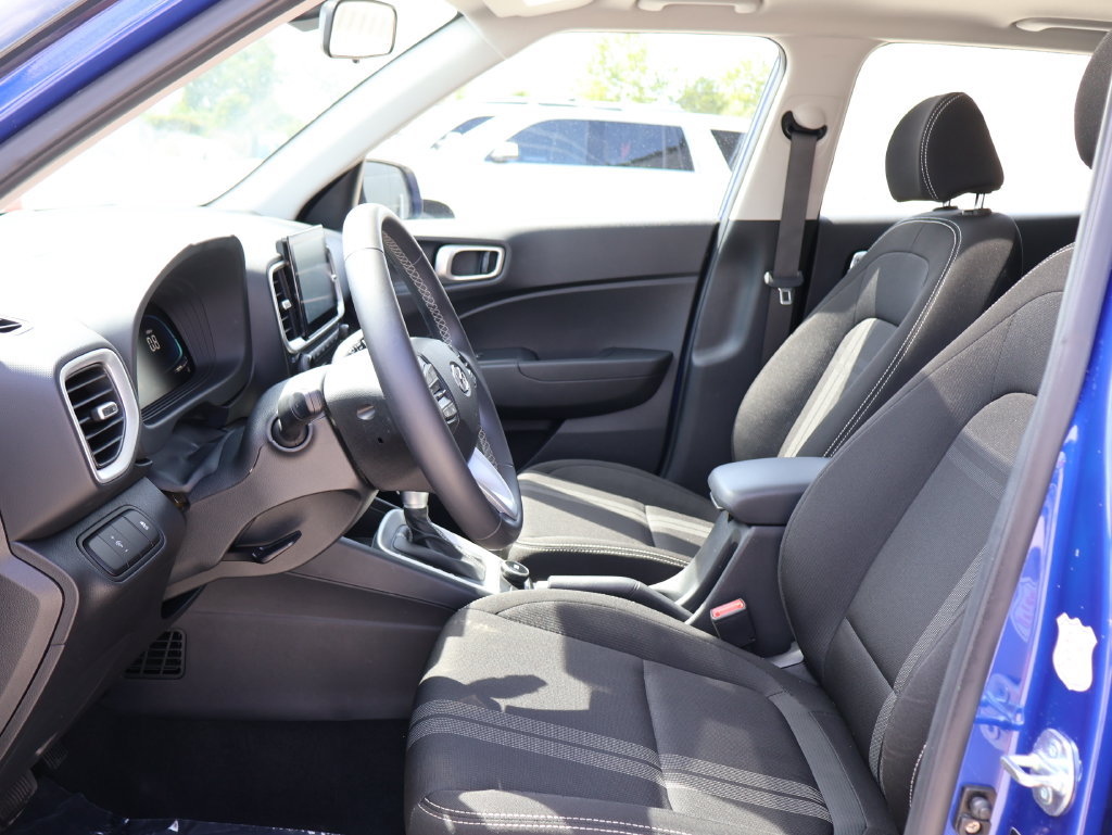 Used 2025 Hyundai Venue SEL FWD image 21