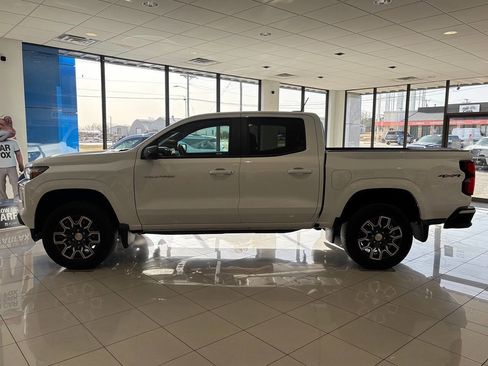 New 2024 Chevrolet Colorado LT w/ LT Convenience Package III image 2