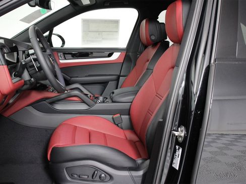 New 2026 Porsche Cayenne image 5