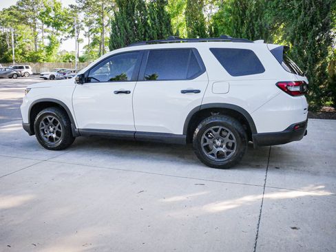 Certified 2025 Honda Pilot TrailSport image 7