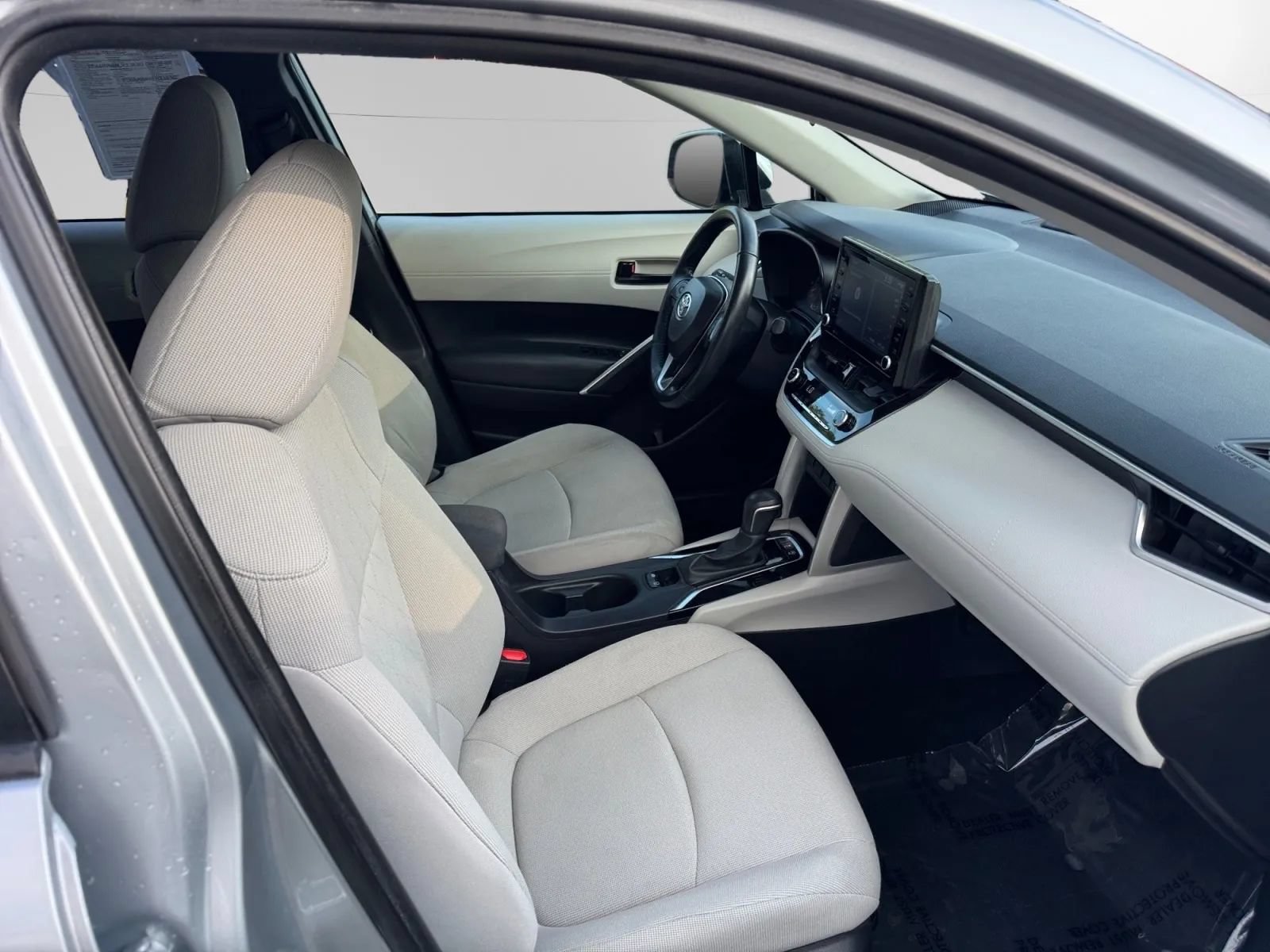 Used 2022 Toyota Corolla Cross LE w/ Moonroof Package AWD/4WD image 19