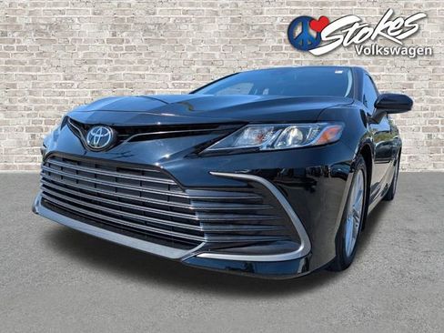Used 2022 Toyota Camry LE FWD image 9