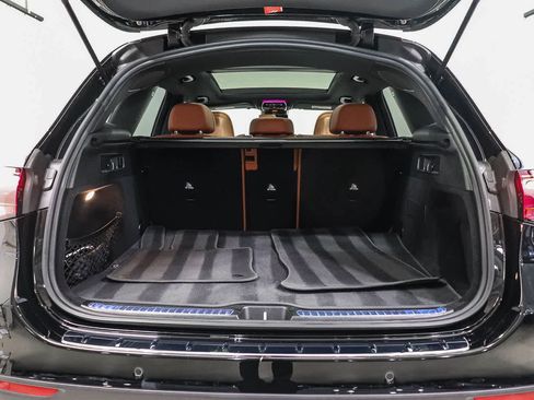 Used 2024 Mercedes-Benz GLC 300 image 27