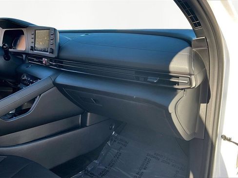 Certified 2025 Hyundai Elantra Sport image 17