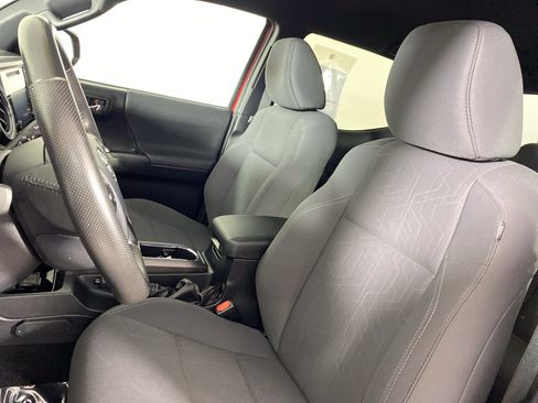 Used 2019 Toyota Tacoma TRD Off-Road AWD/4WD image 16