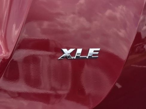 Used 2018 Toyota RAV4 XLE FWD image 31