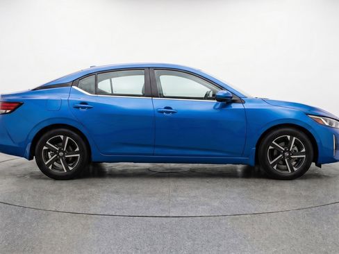 Used 2025 Nissan Sentra SV FWD image 11