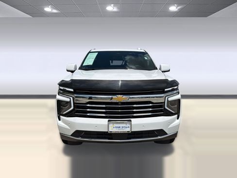Used 2025 Chevrolet Suburban LT RWD image 5