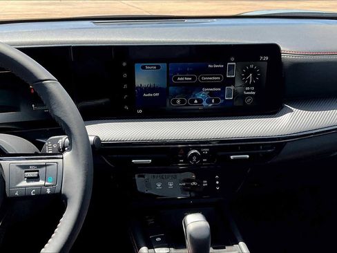 New 2025 Nissan Kicks SR image 6