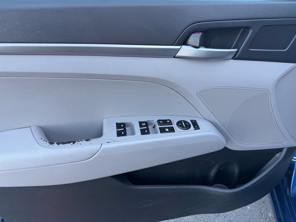 Used 2020 Hyundai Elantra SE FWD image 14