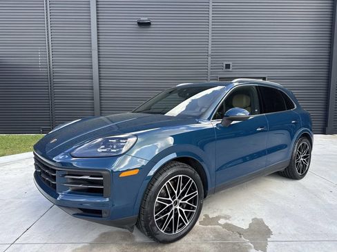 Certified 2024 Porsche Cayenne image 1