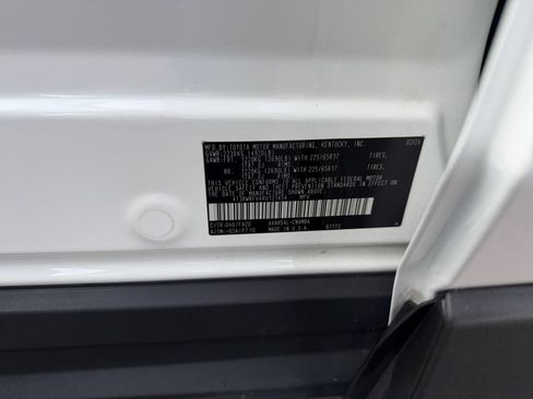 Used 2024 Toyota RAV4 XLE AWD/4WD image 30