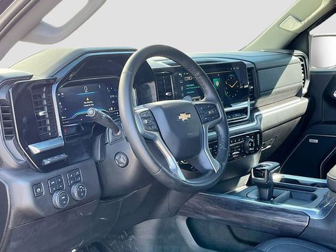 Used 2025 Chevrolet Silverado 1500 LTZ AWD/4WD image 9