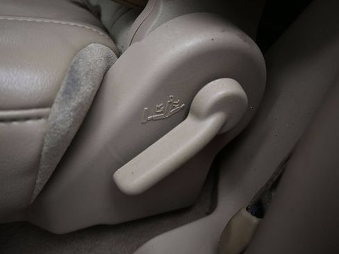 Used 2011 Nissan Armada Platinum w/ 2nd Row Captain Seat Pkg RWD image 29