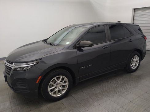 Used 2022 Chevrolet Equinox LS AWD/4WD image 2