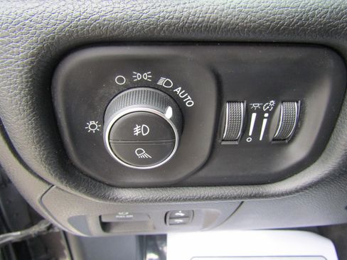 Used 2019 RAM 1500 Big Horn image 25