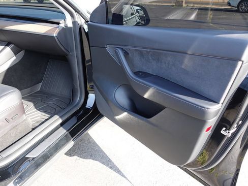 Used 2022 Tesla Model Y Performance AWD/4WD image 30