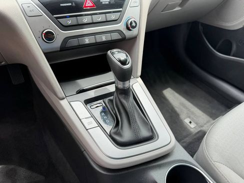 Used 2018 Hyundai Elantra SE FWD image 12